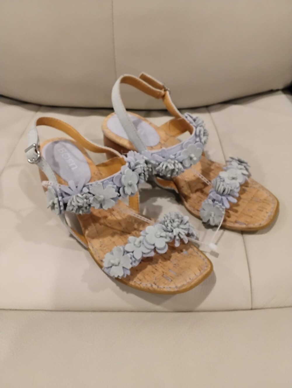 NWOT Born Women’s Springs Leather Floral Sandals 8